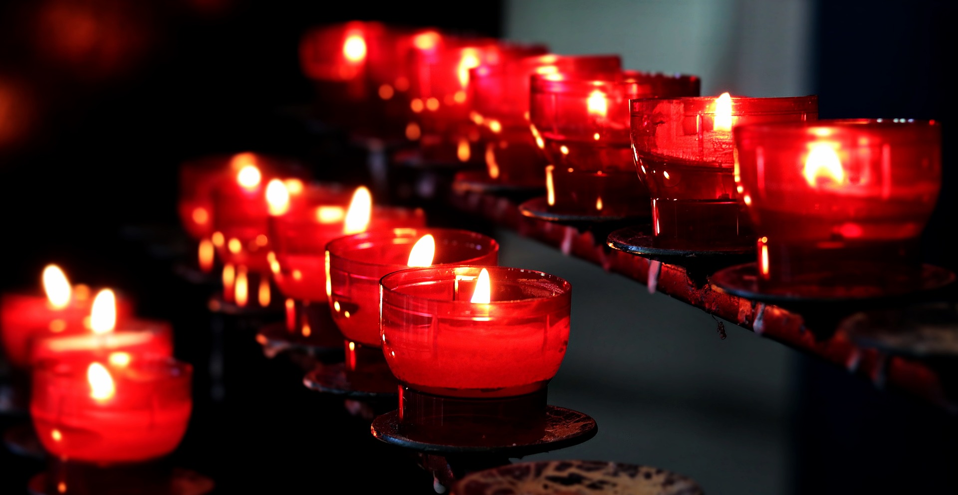 church candles, Bild von S. Hermann & F. Richter auf Pixabay